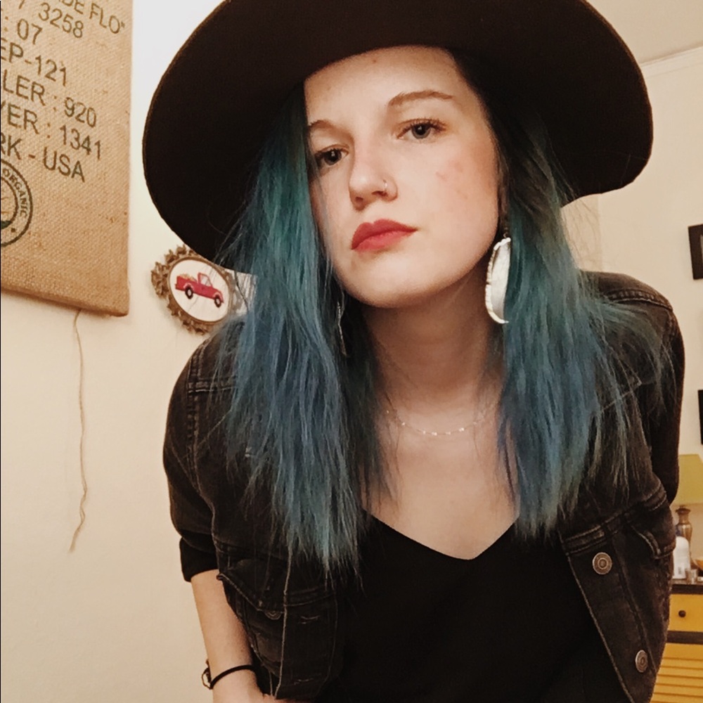 Meet your Posher, Hannah